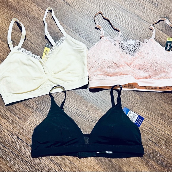coobie Intimates & Sleepwear Three Wire Free Bras 2 Are Full Size
